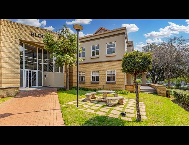 316M² OFFICE TO LET IN FERNDALE